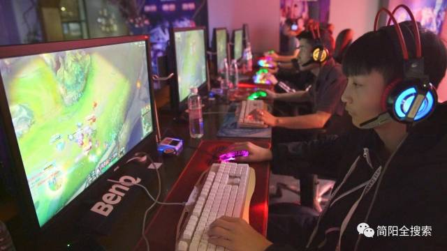 应现代足球 应现代足球