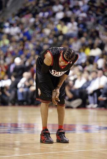 他仍与我们 他仍与我们